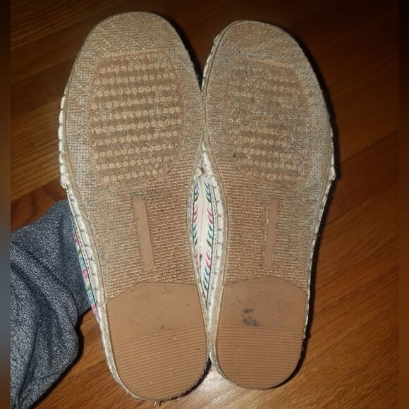 Gianni Bini embroidered Slip-On Flats - Picture 6 of 7